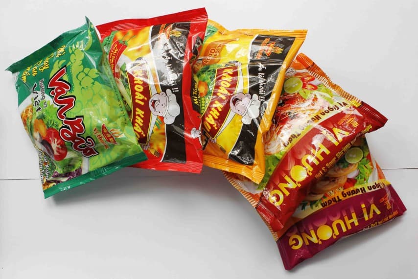 INSTANT NOODLES 65g WITH MANY FLAVORS